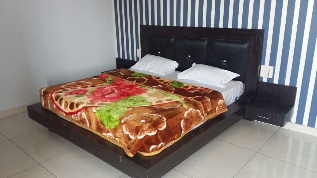 Oyo 30415 Hotel White City Anandpur  Экстерьер фото