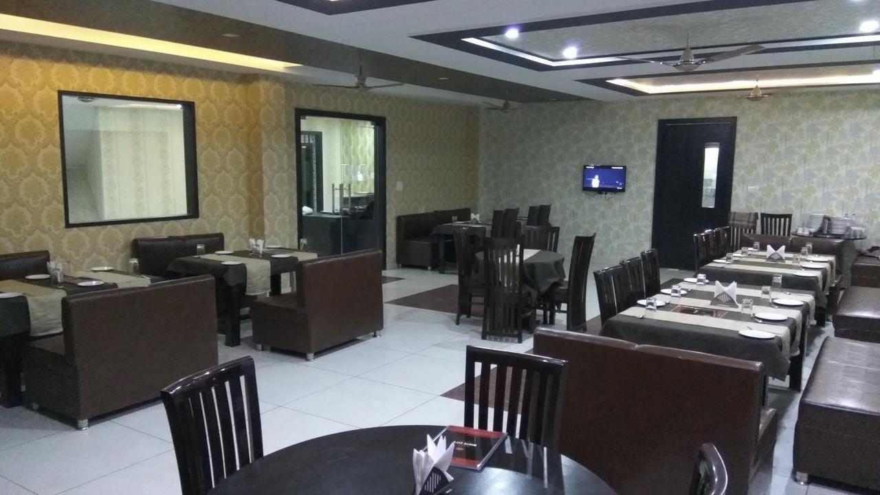 Oyo 30415 Hotel White City Anandpur  Экстерьер фото